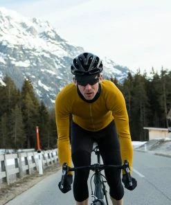 Isadore - TherMerino Jersey Dried Tobacco On Bike