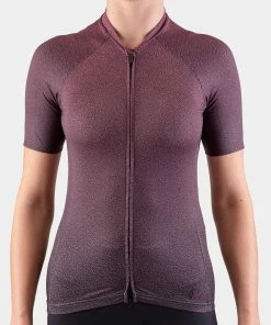 Isadore - Alternative Cycling Jersey Cabernet Women On Bike