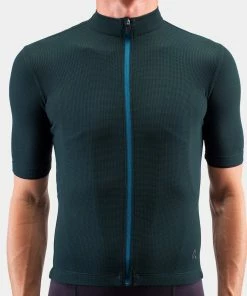 Isadore - Woolight Jersey Jet Black On Bike